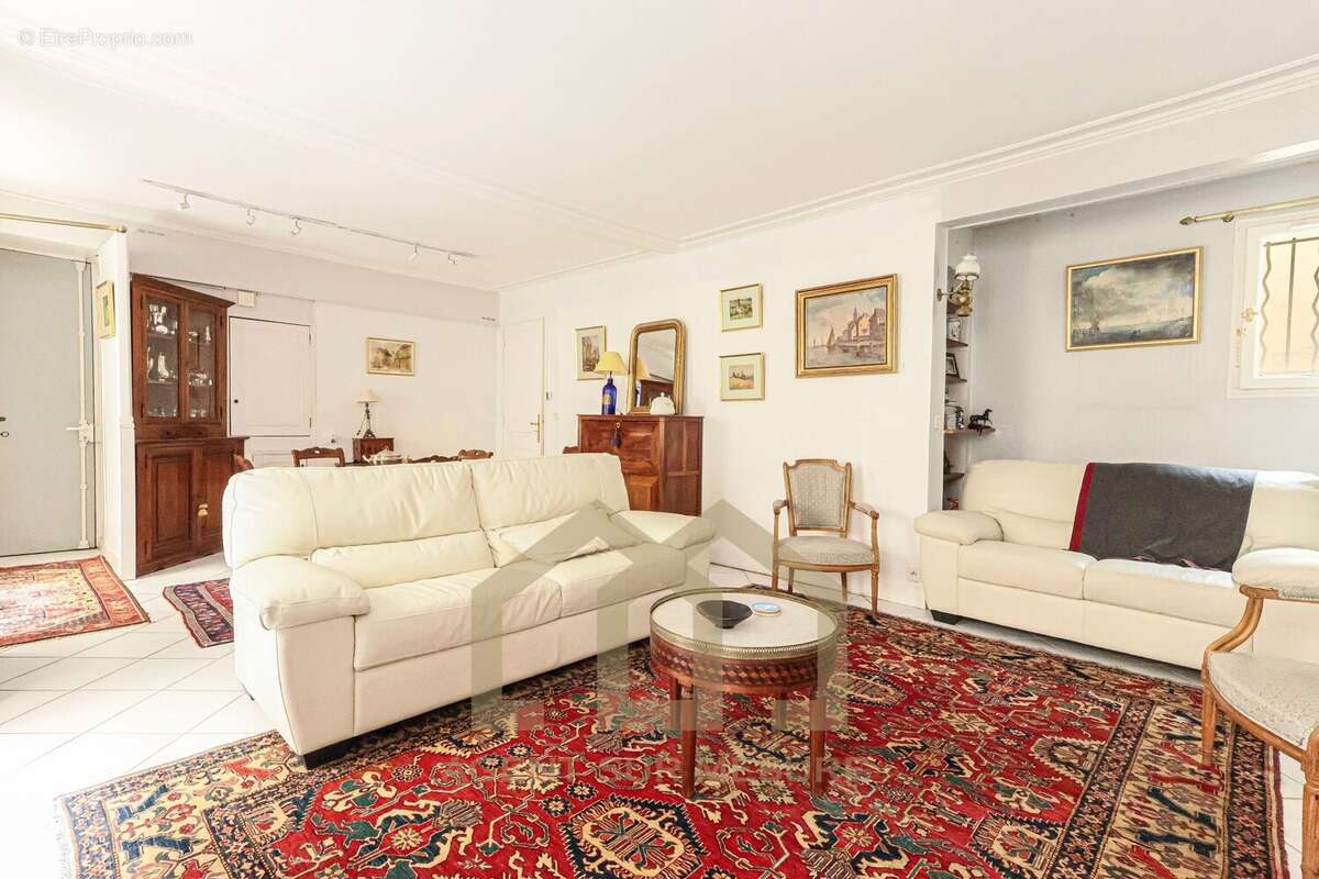 Appartement à PARIS-1E