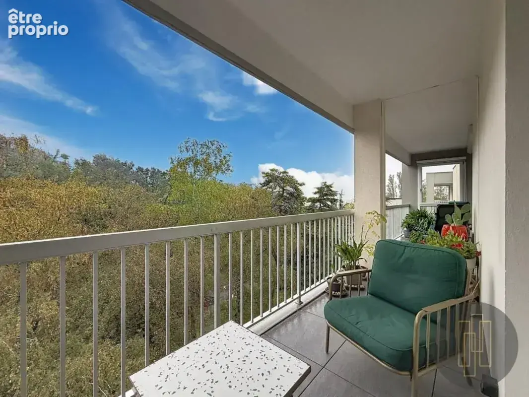 Rare - Type 5 dernier étage - 138 m², balcon 16 m², double garage, parking extérieur et cave - photo 2