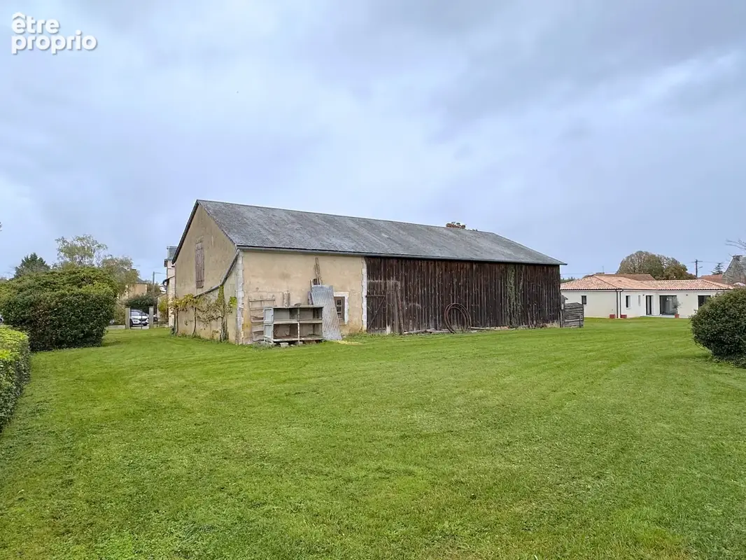 Hangar sur terrain constructible à Bignoux - photo 4