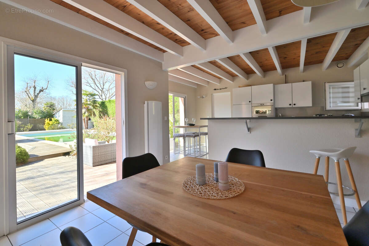 Maison à SAINT-JEAN-D'ILLAC