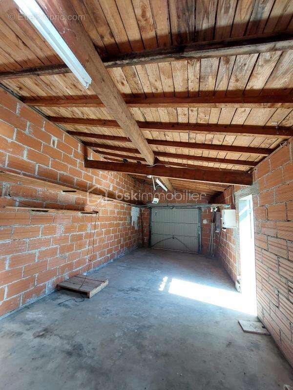 “Maison familiale aux grands volumes, 4  chambres, dépendance en pierre aménageable, jardin clos ,un garage— un potentiel rare a - photo 13