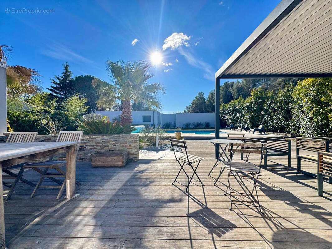 Maison à SAINT-CLEMENT-DE-RIVIERE