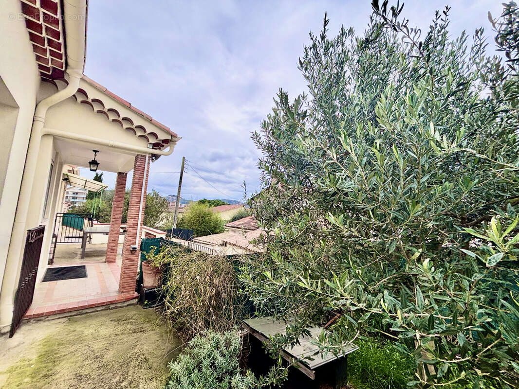 Le cannet villa t6  indivuelle 185 m2 sud ouest, terrain 610 m2 + t2 de 25 m2, avec piscine,  2 places de parkings - photo 7