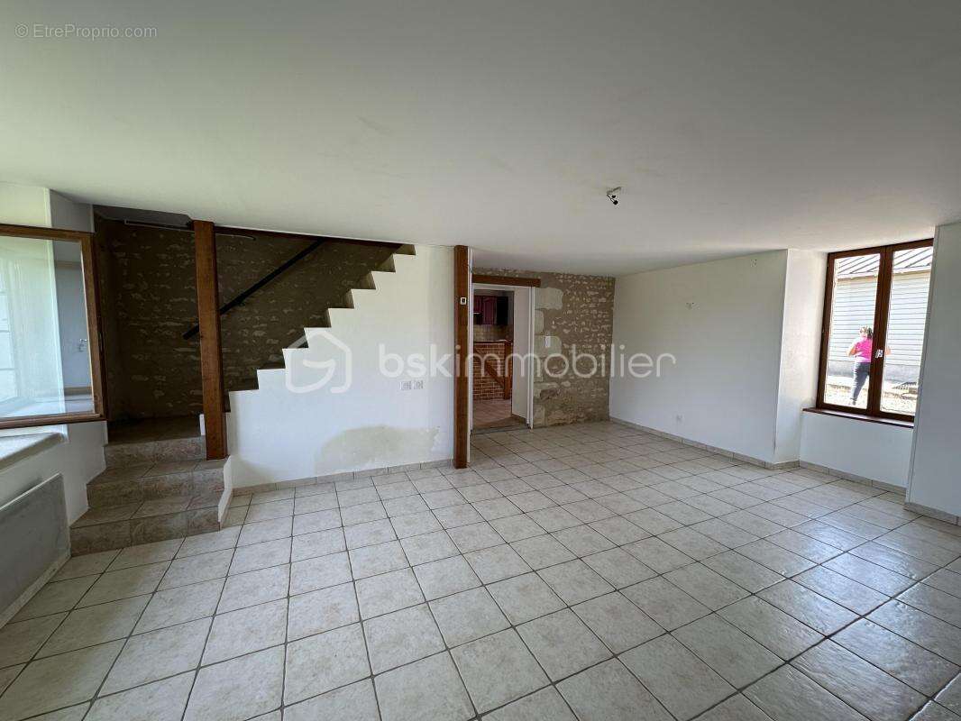 Maison en pierre avec grand garage et jardin clos - photo 8