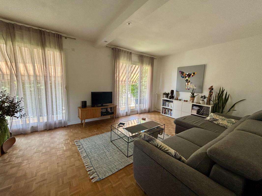 Coup de cœur assuré à Billère pour ce T3 lumineux, balcon,garage et cave - photo 4