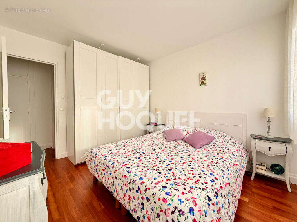Appartement à COURBEVOIE