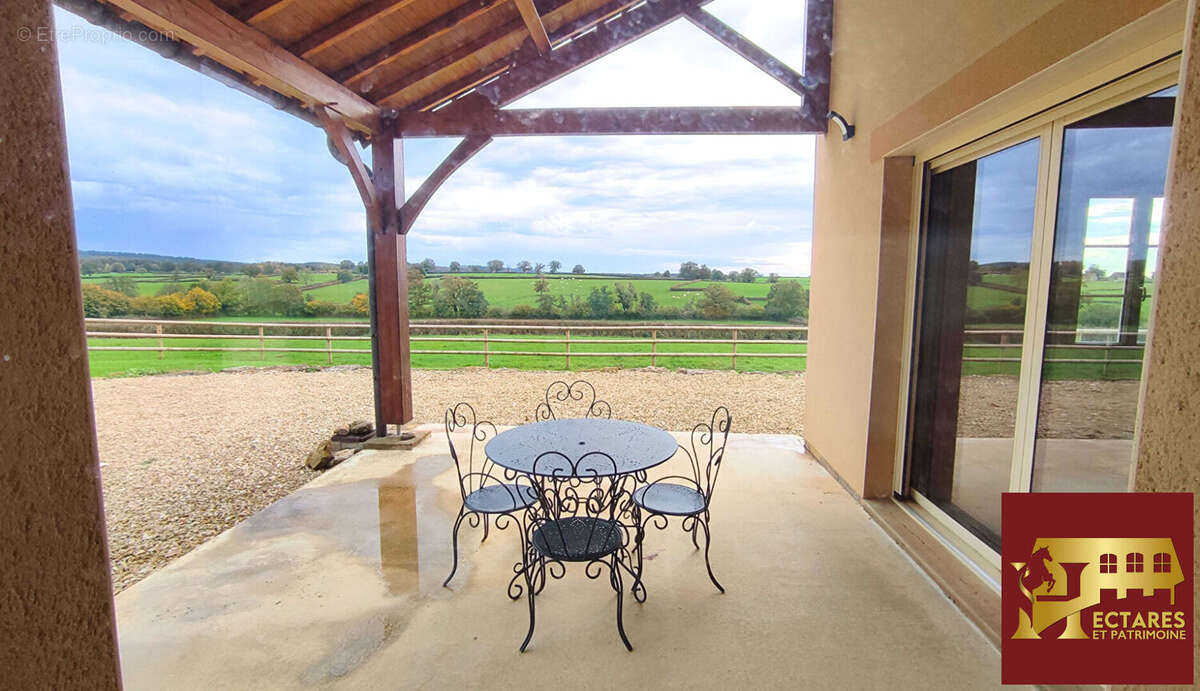 Maison à SAINT-BONNET-DE-JOUX