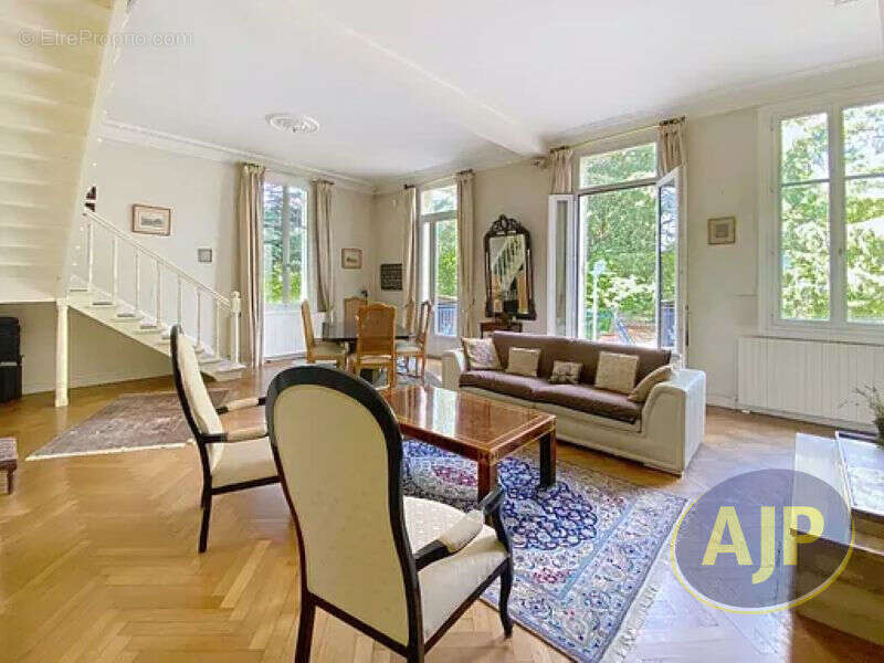 Maison de maître sur parcelle d'environ 1000m² - photo 7