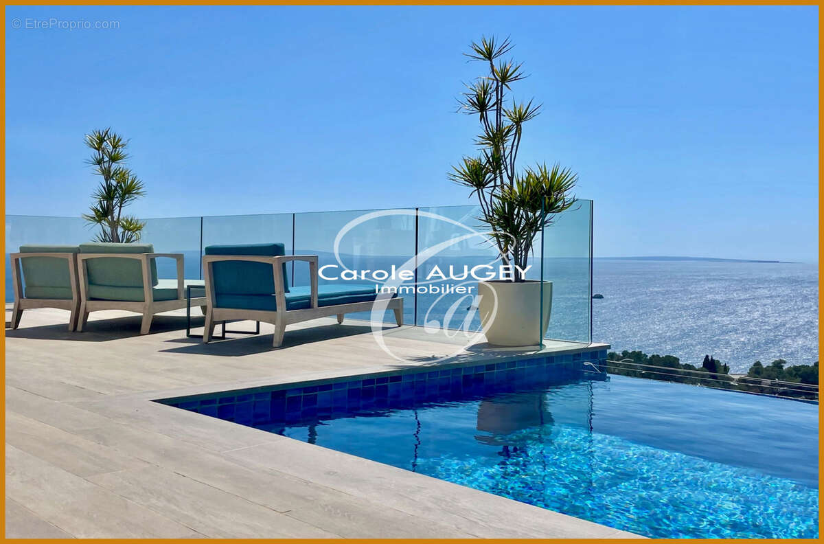 Maison à SAINT-CIERGE-LA-SERRE