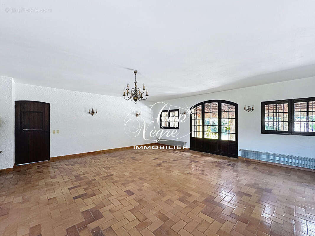 Maison de type 7/8 pièces à vendre à Bormes Les Mimosas - photo 6