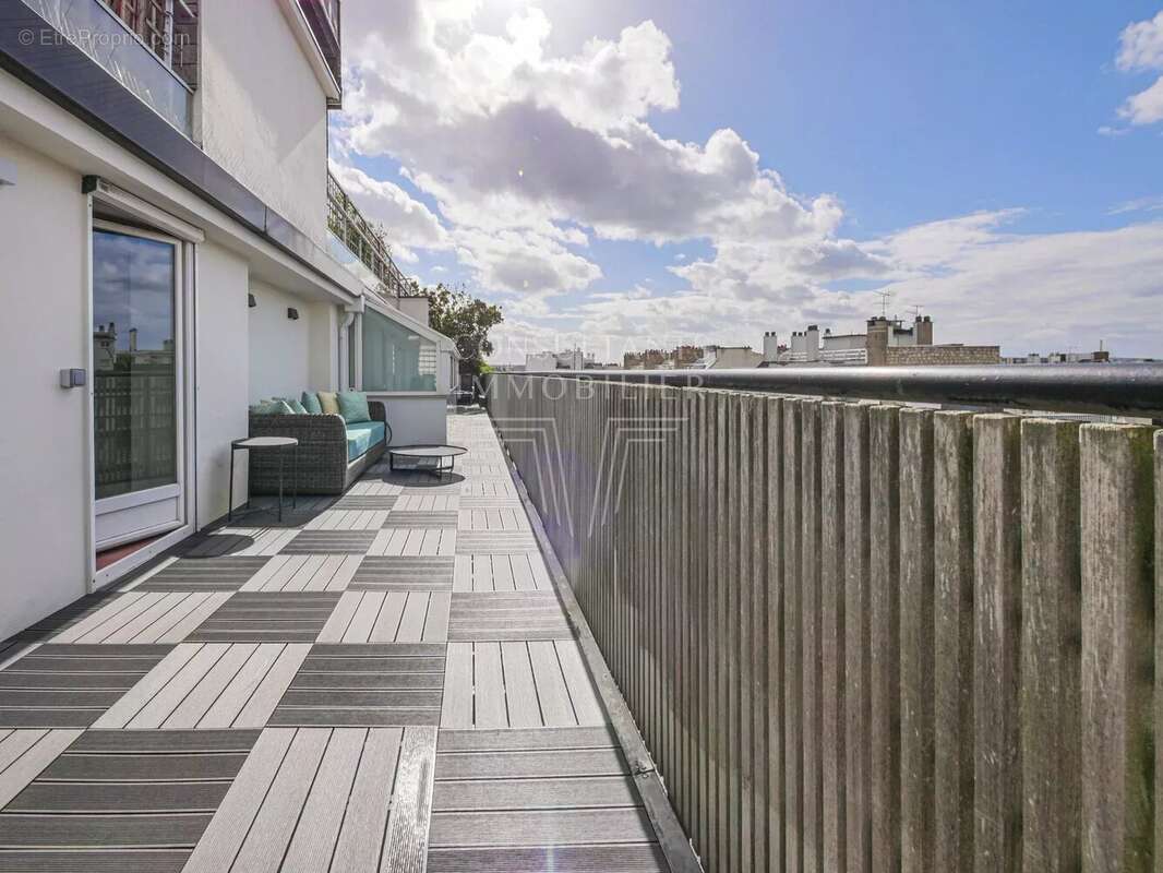 Appartement à PARIS-16E