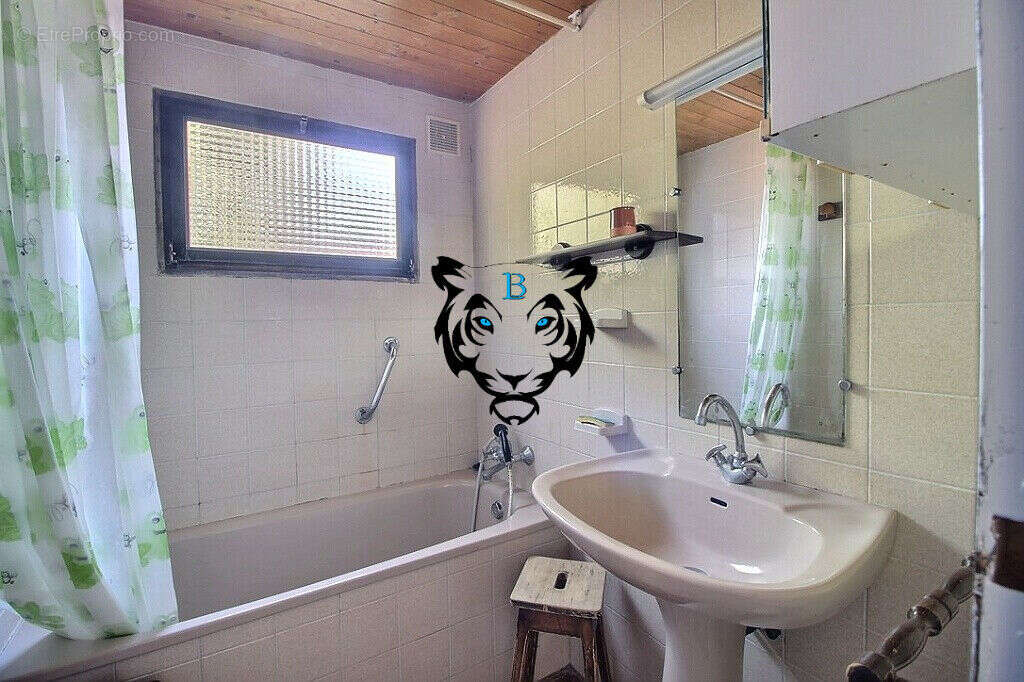 Maison à ROQUEBRUNE-SUR-ARGENS