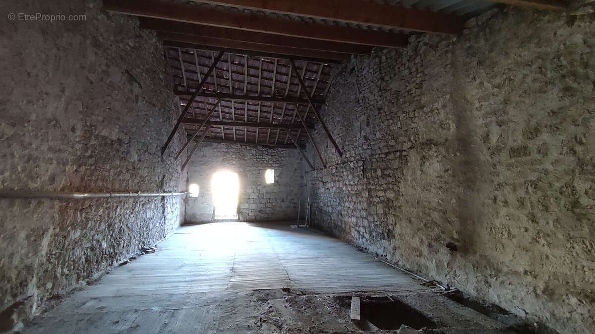 Parking à BAGAT-EN-QUERCY