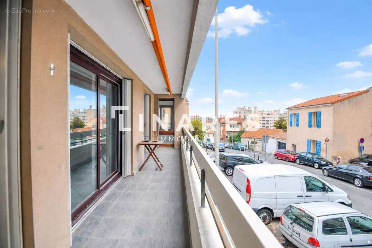 Appartement à MARSEILLE-4E