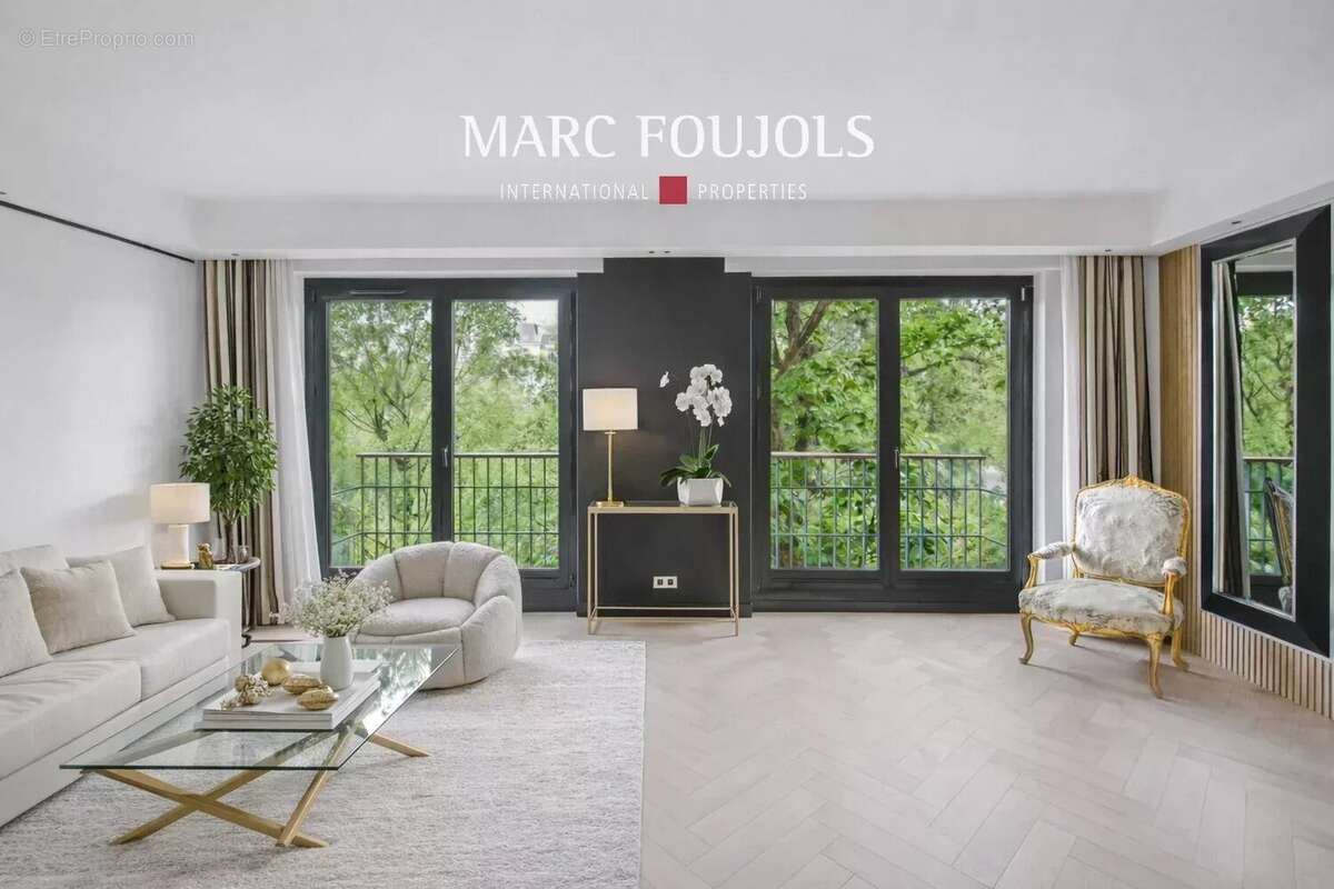 Appartement à PARIS-16E