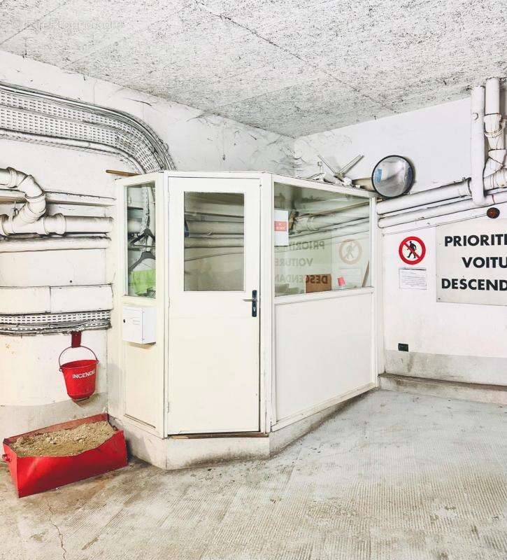 Paris 75004 à vendre 2 places de parking dans un immeuble sécurisé. Possibilité d’installer une borne de recharge électrique - 3 - photo 3