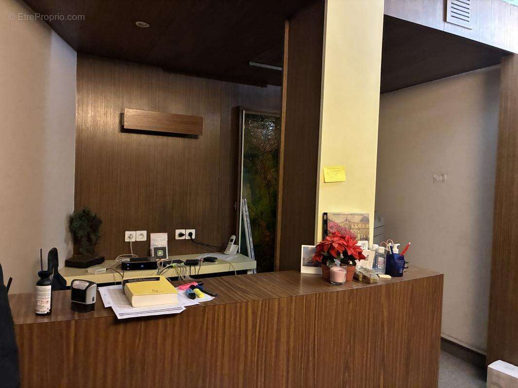 Commerce à PARIS-9E