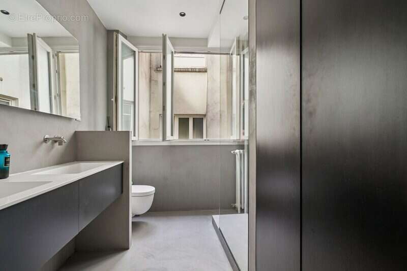 Appartement à PARIS-8E