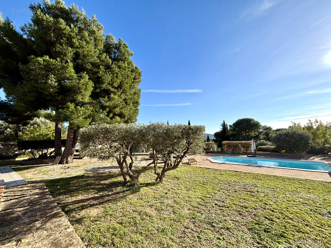 Maison à SAINT-CYR-SUR-MER