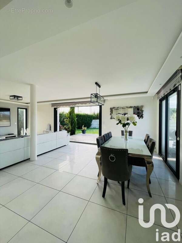 Maison 122 m² à Ambares-Et-Lagrave  - photo 8