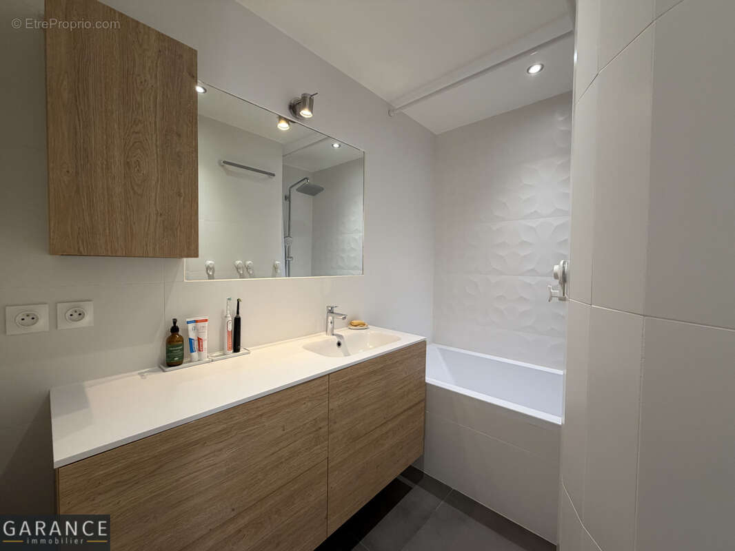 Appartement à PARIS-14E