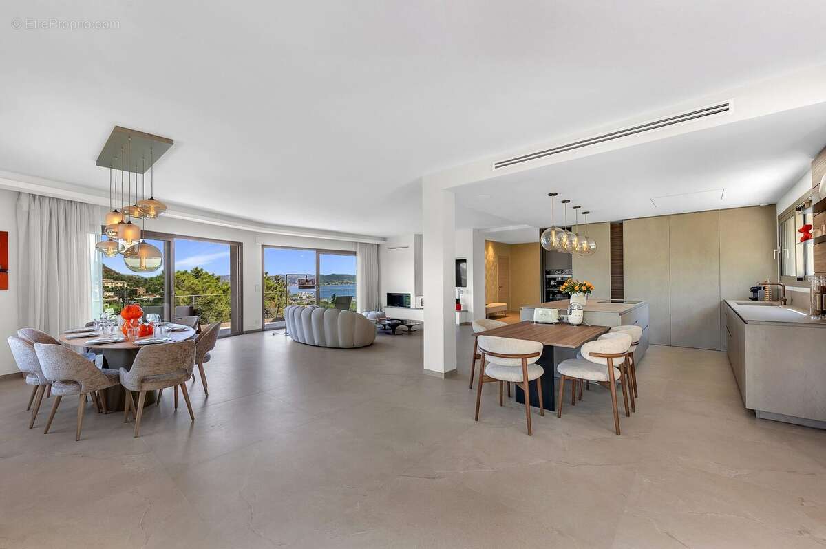 Maison à MANDELIEU-LA-NAPOULE