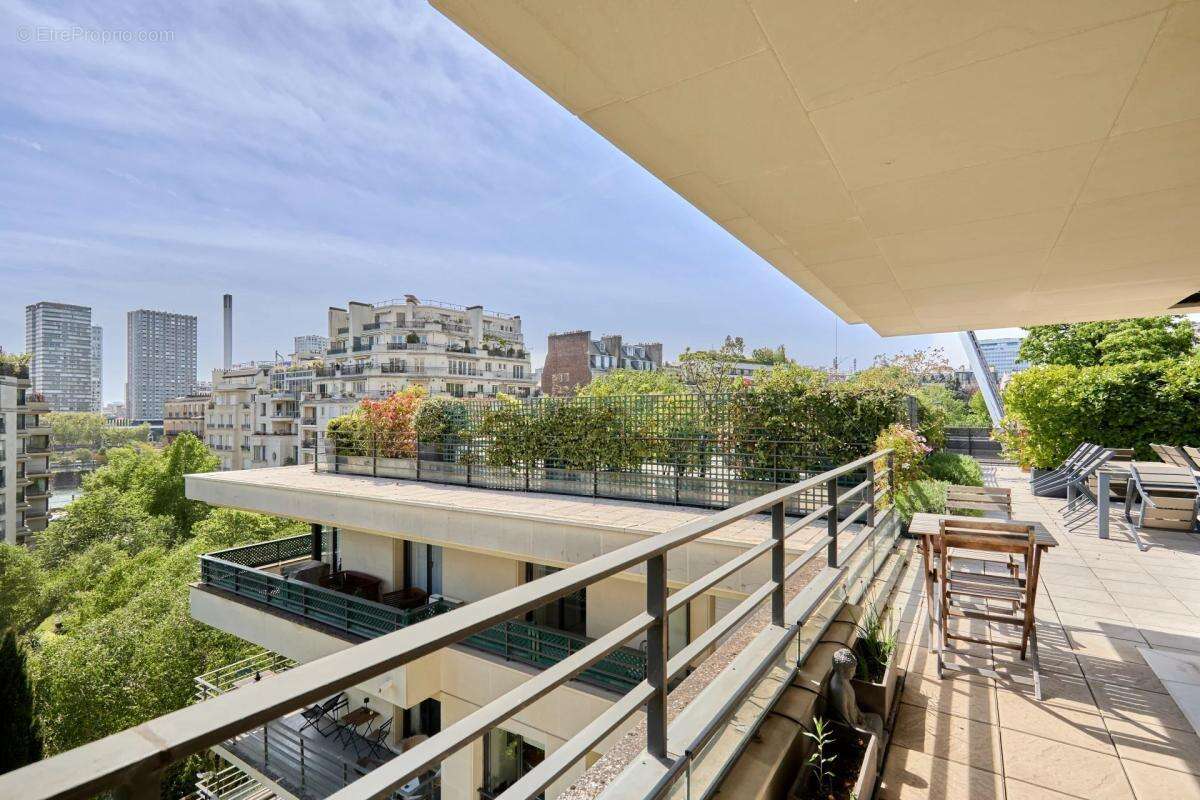 Appartement à PARIS-16E