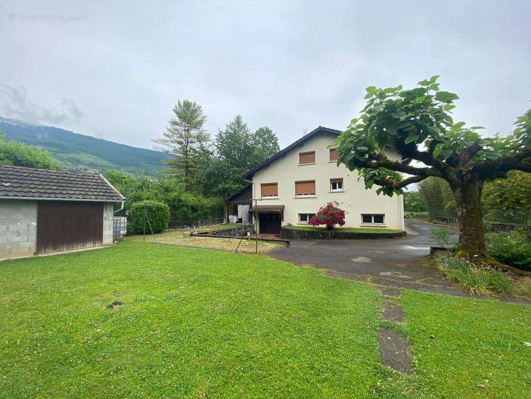 Maison à MONTAGNIEU