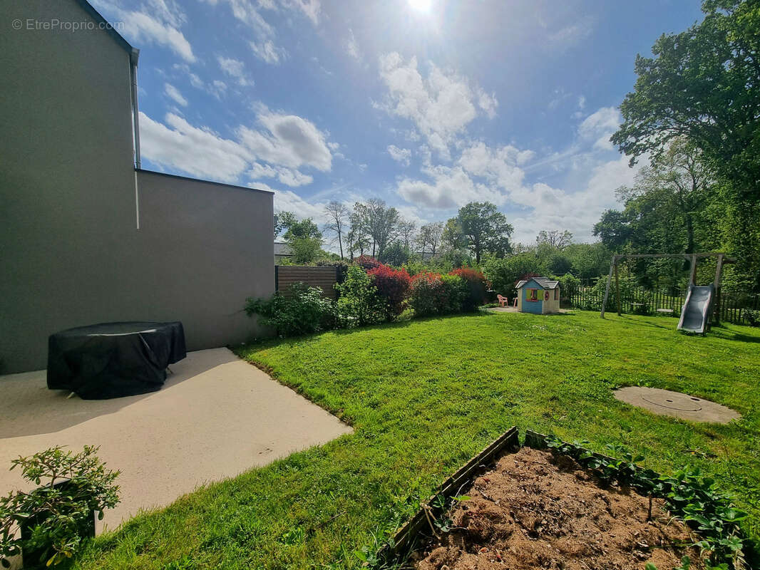 Maison à SAINT-ERBLON