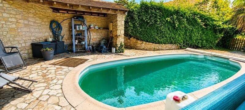 Élégante demeure de caractère avec piscine, dépendance et jardin paysager – Le Mesnil-Théribus (60240) - photo 10