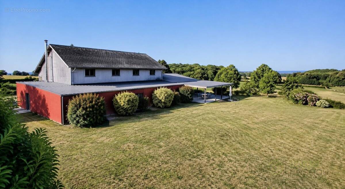Maison 421 m² à Saint-Priest-La-Feuille  - photo 1