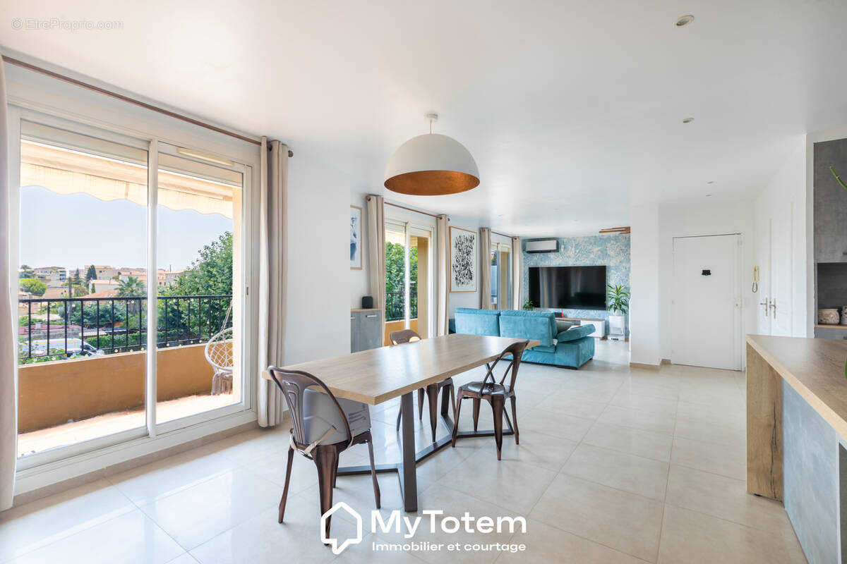 Appartement à SAINT-LAURENT-DU-VAR