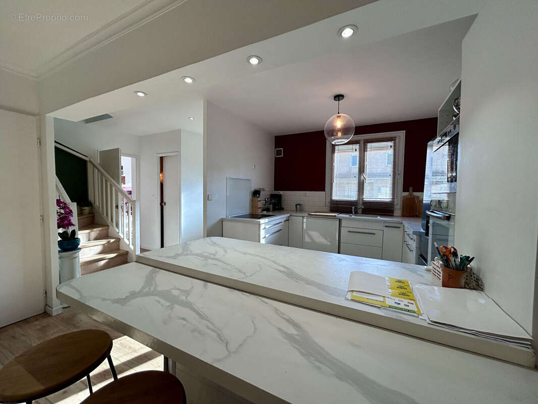 Maison à GUILHERAND-GRANGES