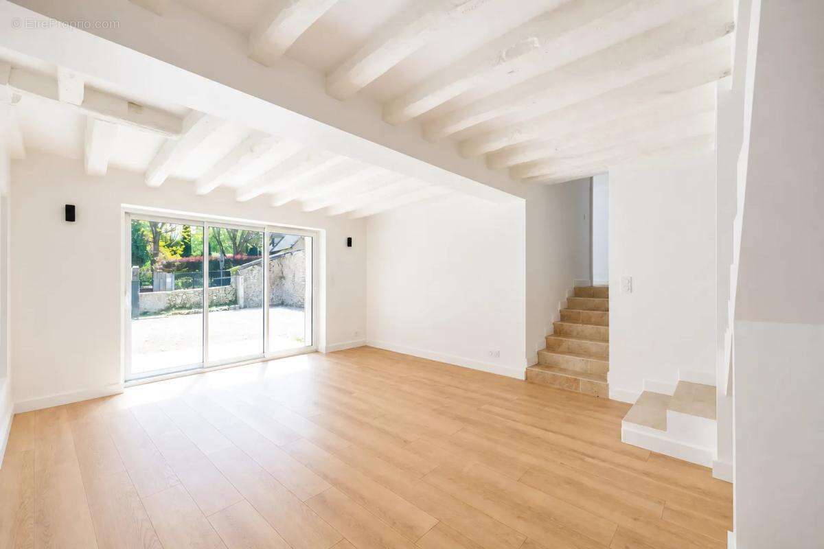 Maison rénovée de 192 m² à Neauphle-le-Vieux - photo 5