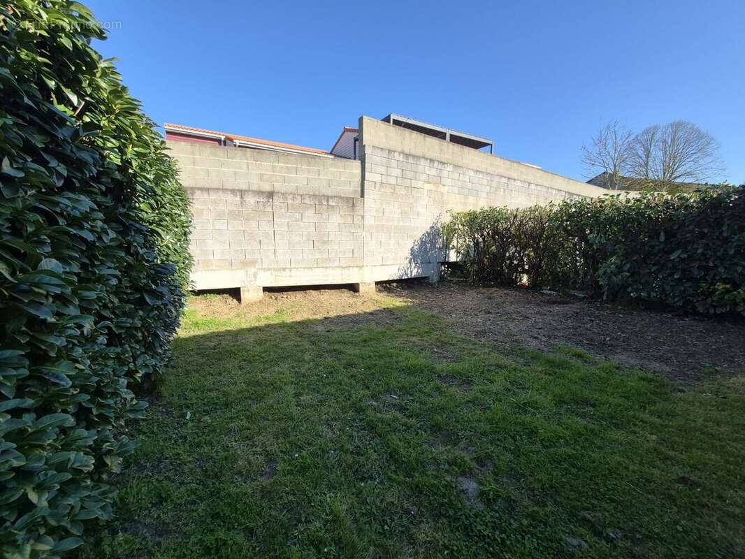 Maison à SAINT-GEORGES-DES-GARDES