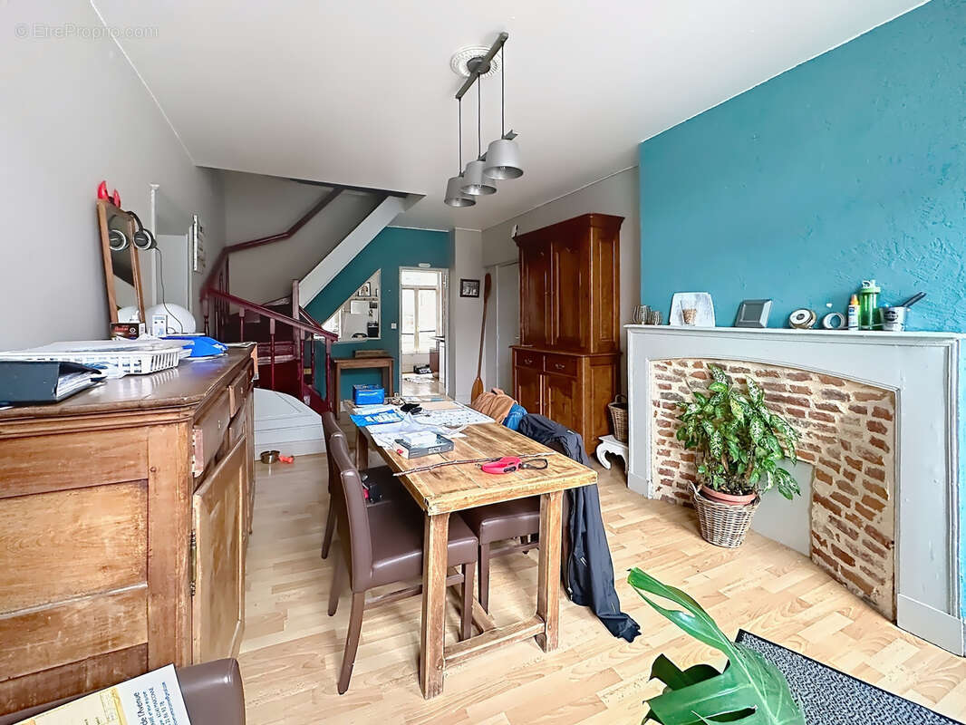 Hôtel particulier situé dans le centre d’Hesdin composé d’un ensemble immobilier d’environ 500 m2 habitable - photo 2