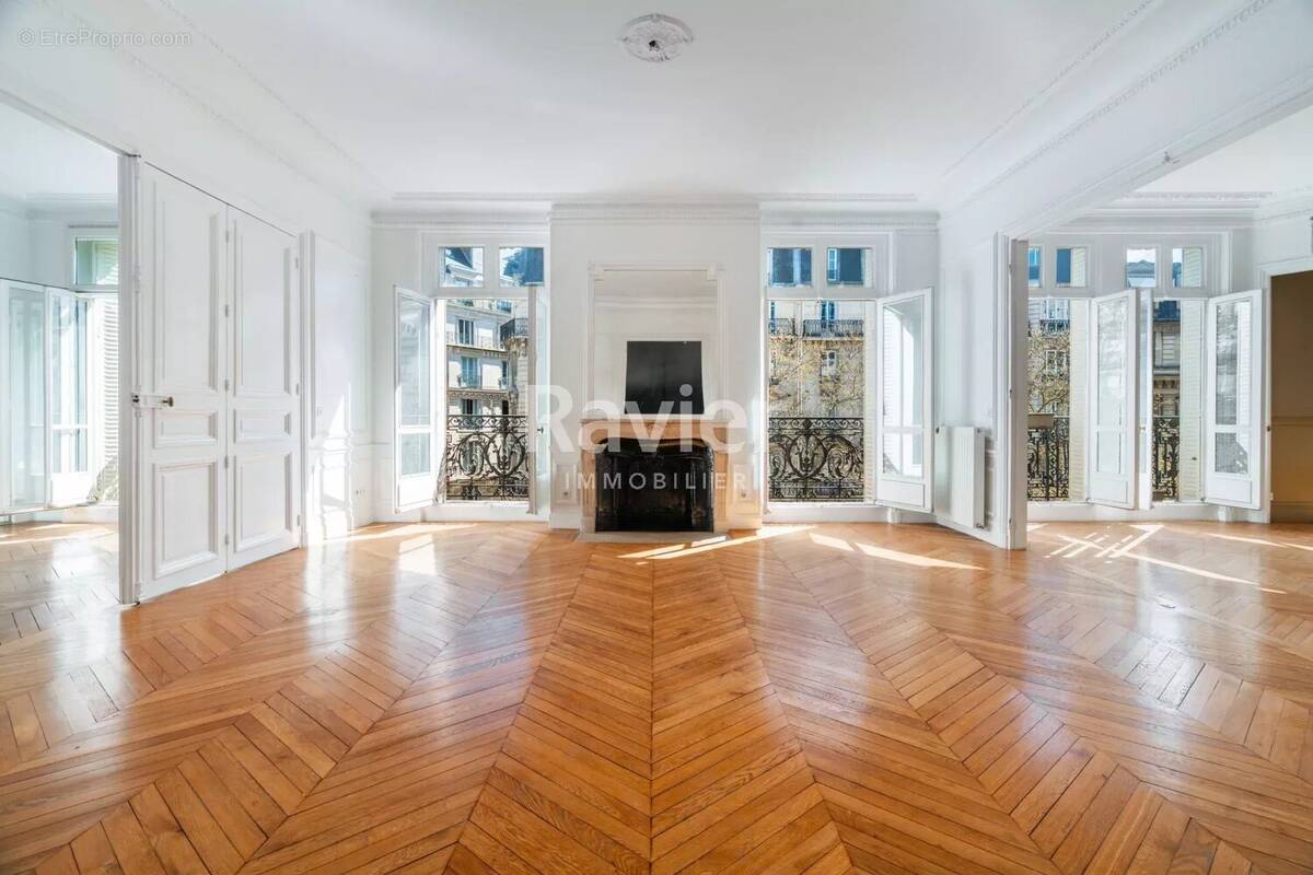 Appartement à PARIS-17E