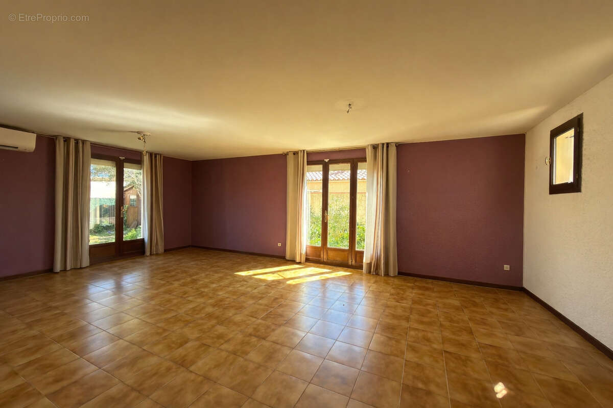 Maison à SAINT-LAURENT-DE-LA-SALANQUE