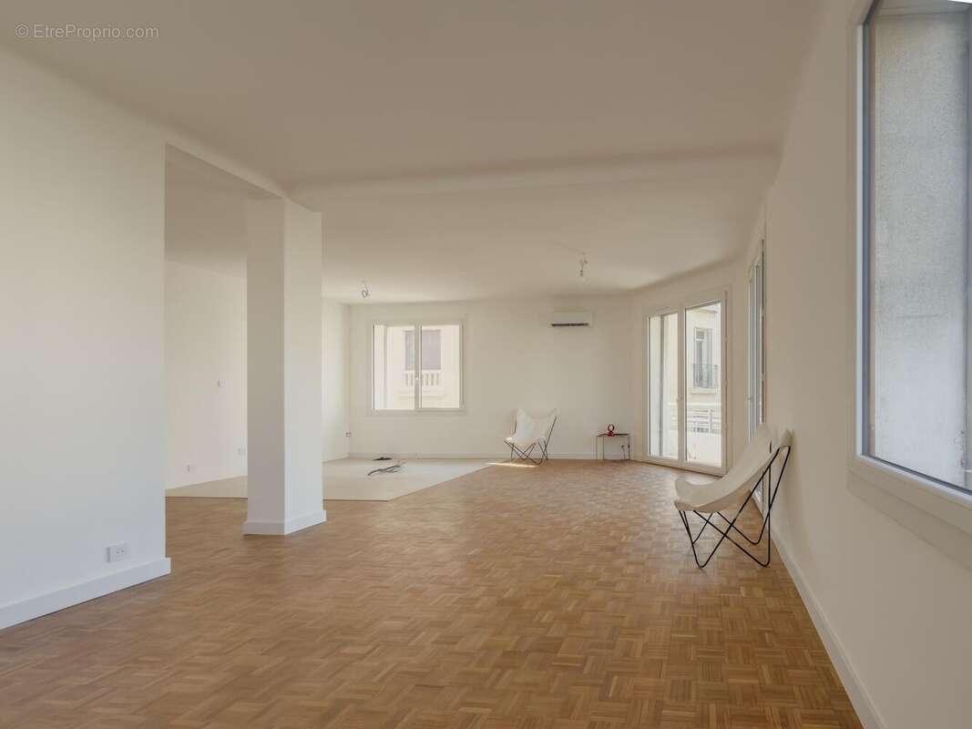 Appartement 85 m² à Marseille-8e  - photo 2