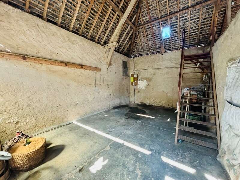 À VENDRE – Longère 110 m² habitables avec nombreuses dépendances et terrain de 900 m² - photo 12