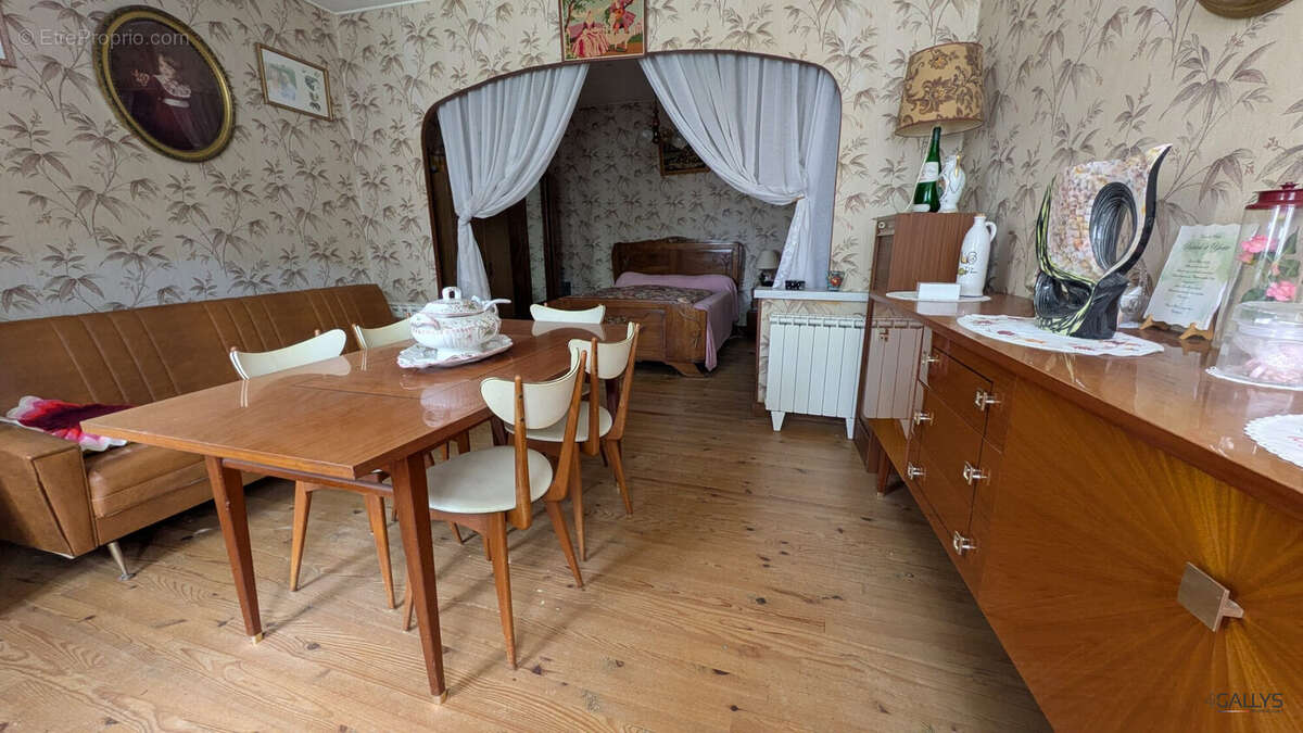 Maison à SAINT-SIMON-DE-PELLOUAILLE