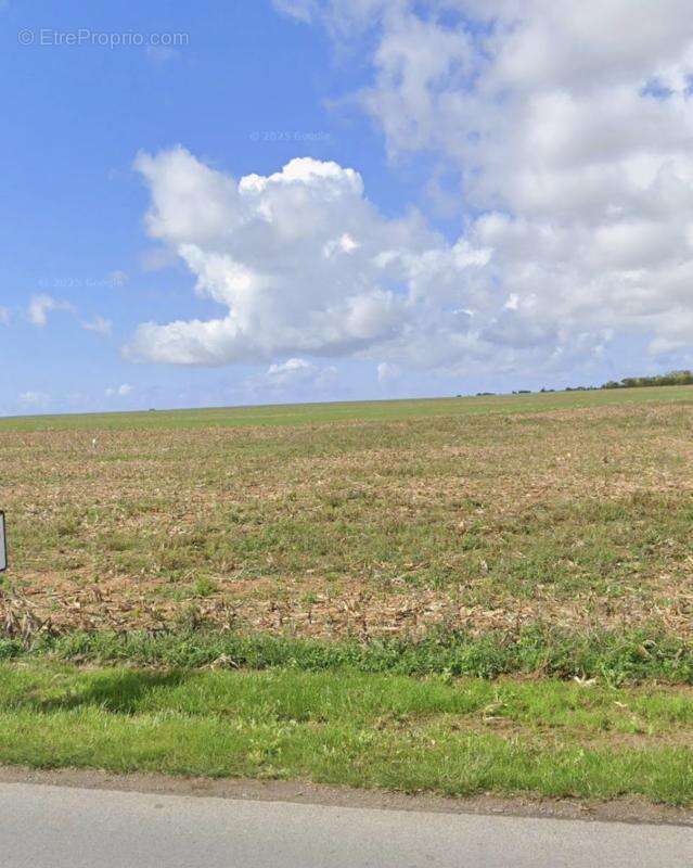 Terrain à DOMPIERRE-SUR-MER
