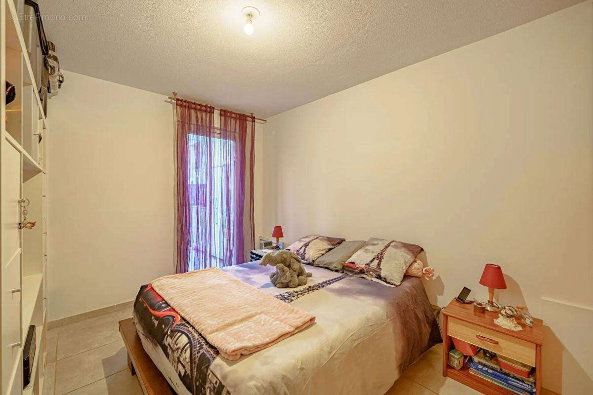 Appartement Le Castellet 2 pièce(s)  en rez de jardin 41.85 m2 avec parking en sous sol - photo 7