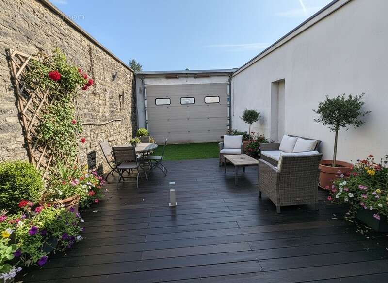 Immeuble à vendre vittel (88) local et 2 appartements spacieux - photo 2
