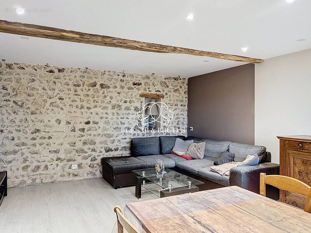 Maison à SAINT-CHRISTOPHE-EN-BRIONNAIS