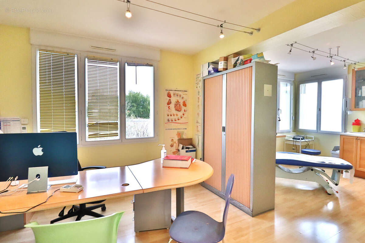 Commerce à SAINTE-SAVINE