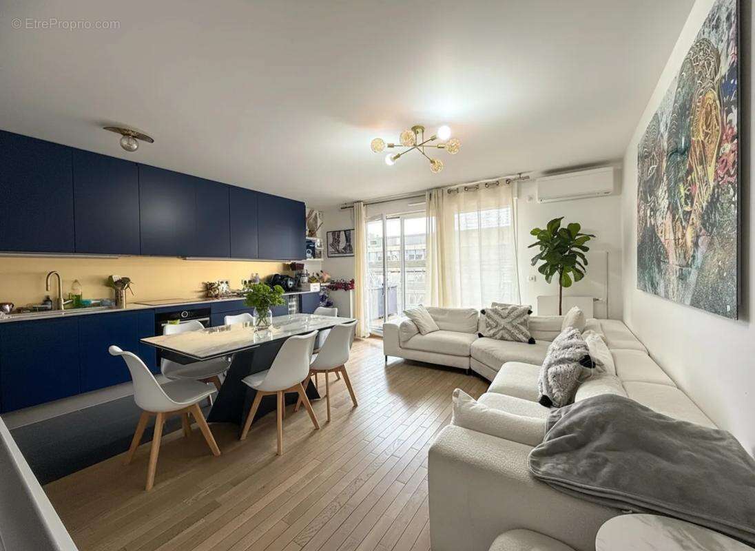 Appartement à COURBEVOIE