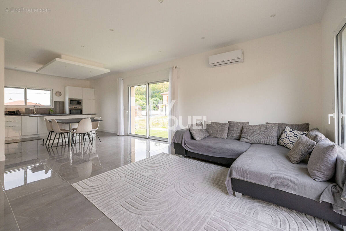 Maison à PESSAT-VILLENEUVE