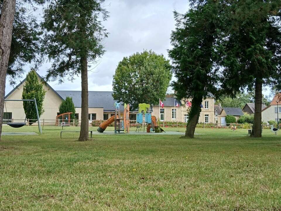 Terrain à VILLONS-LES-BUISSONS