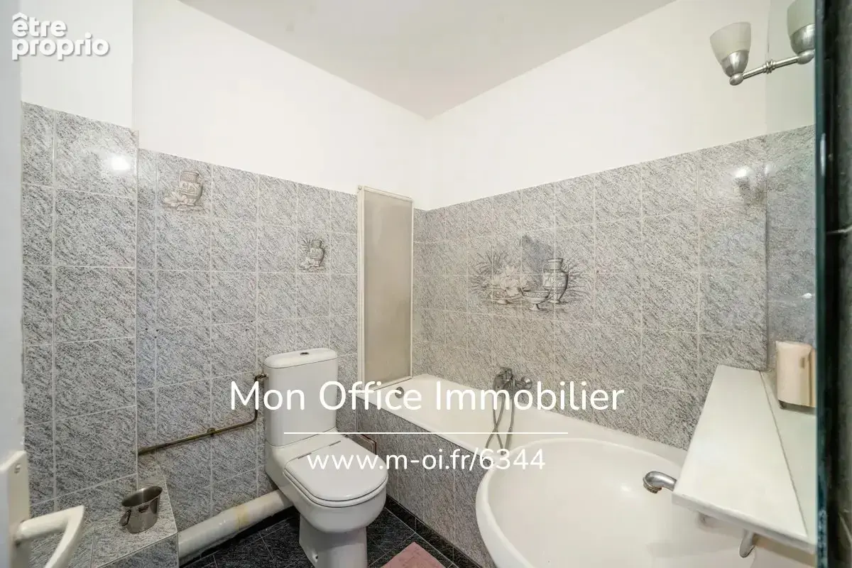 Référence : 6344-MCO. - Exclusivité Appartement 1/2  pièces d'une surface de 35 m2 au dernier étage plus parking privatif et cav - photo 4